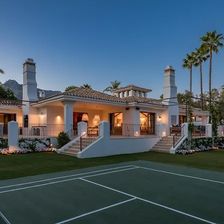 Villa Lvone, In Verdiales, Golden Mile