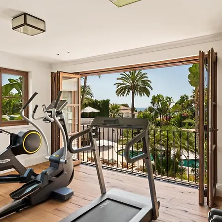 Villa Lvone, In Verdiales, Golden Mile