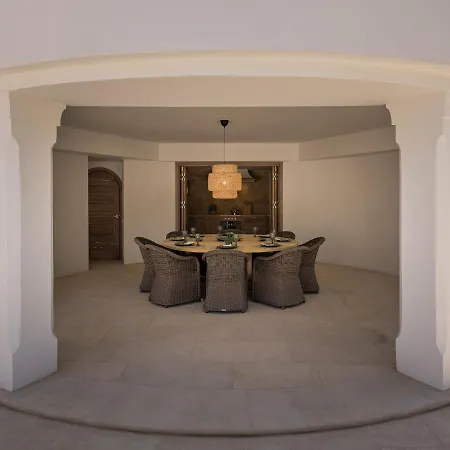 Villa Lvone, In Verdiales, Golden Mile