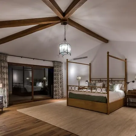 Villa Lvone, In Verdiales, Golden Mile *