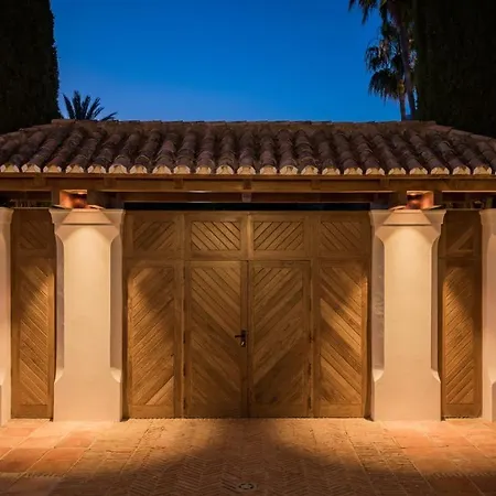 Lvone, In Verdiales, Golden Mile Villa