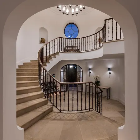 Villa Lvone, In Verdiales, Golden Mile *