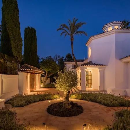 Lvone, In Verdiales, Golden Mile Villa *